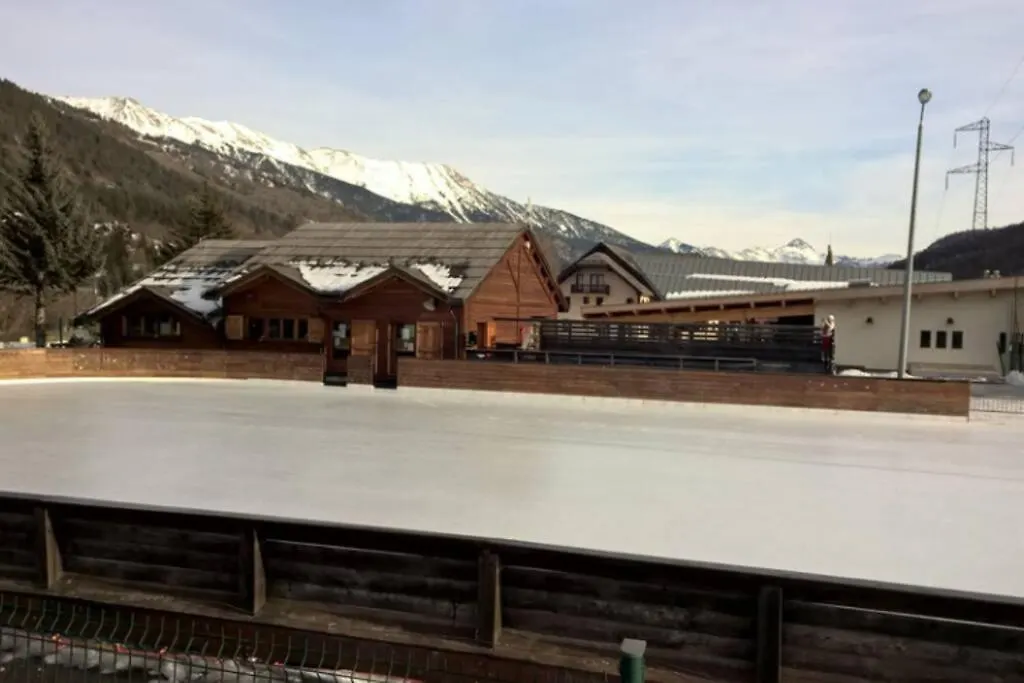 Snowood Serre Chevalier: Mountain Retreat for 5-7, Near Pontillas Lift La Salle-les-Alpes France