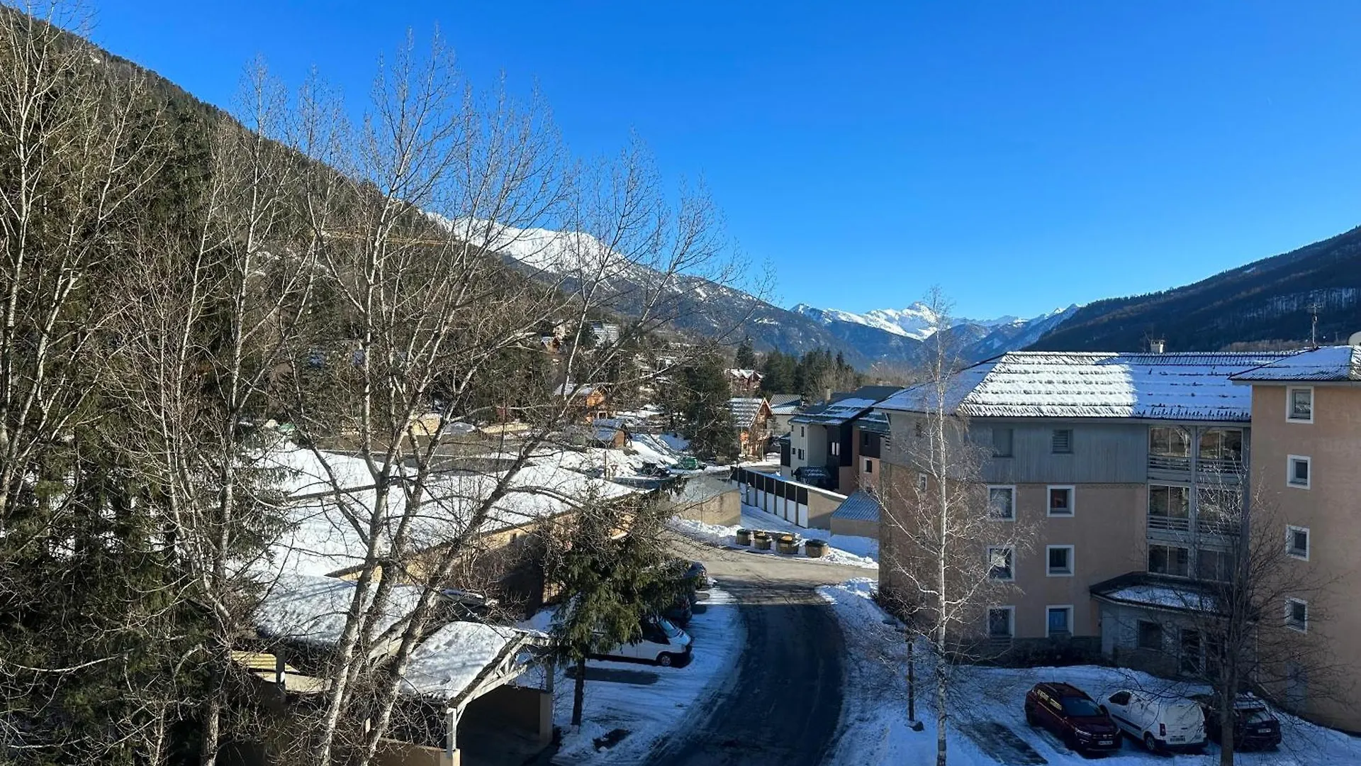 Apartment Snowood Serre Chevalier: Mountain Retreat for 5-7, Near Pontillas Lift La Salle-les-Alpes