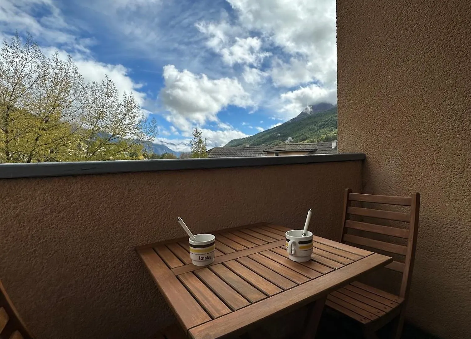 Snowood Serre Chevalier: Mountain Retreat for 5-7, Near Pontillas Lift La Salle-les-Alpes 0*,