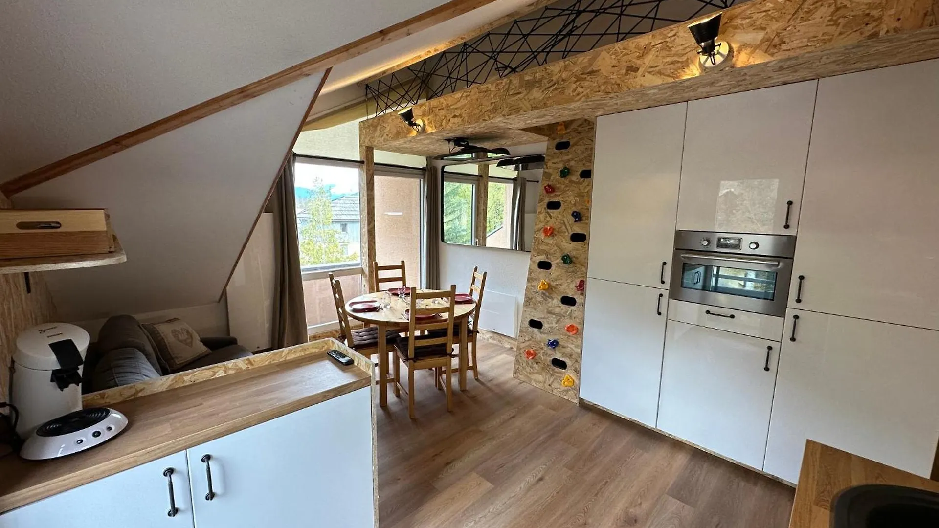 Snowood Serre Chevalier: Mountain Retreat for 5-7, Near Pontillas Lift La Salle-les-Alpes Apartment