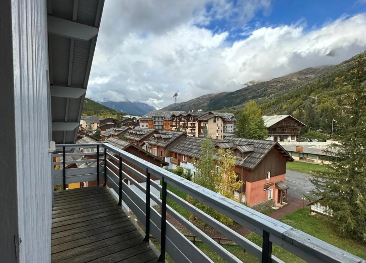 Apartment Snowood Serre Chevalier: Mountain Retreat for 5-7, Near Pontillas Lift La Salle-les-Alpes France