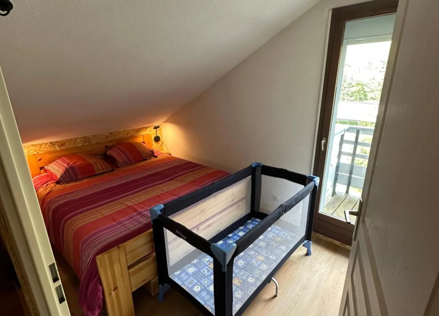 Snowood Serre Chevalier: Mountain Retreat for 5-7, Near Pontillas Lift La Salle-les-Alpes