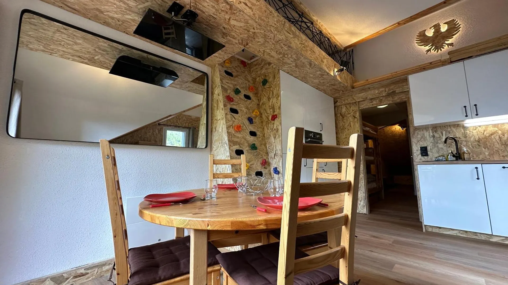 Snowood Serre Chevalier: Mountain Retreat for 5-7, Near Pontillas Lift La Salle-les-Alpes Apartment