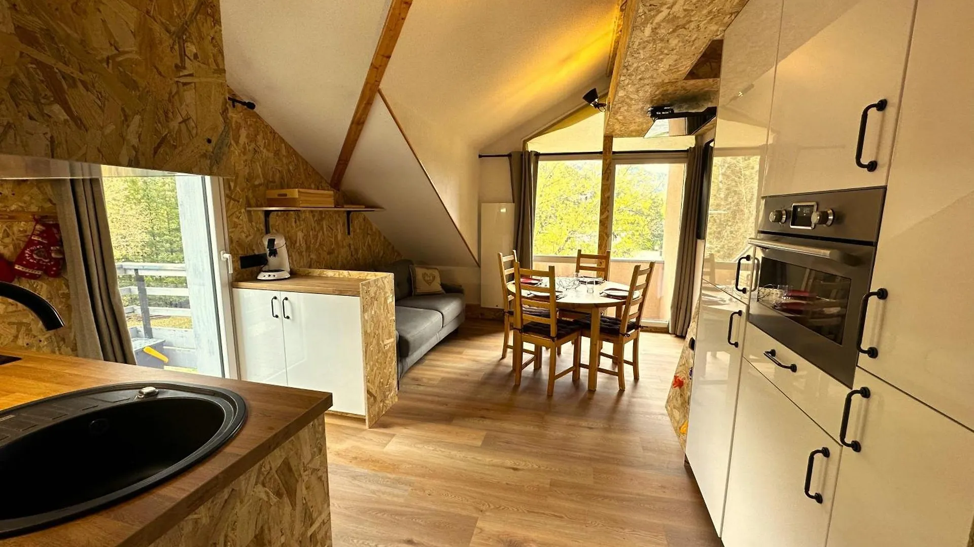 Snowood Serre Chevalier: Mountain Retreat for 5-7, Near Pontillas Lift La Salle-les-Alpes